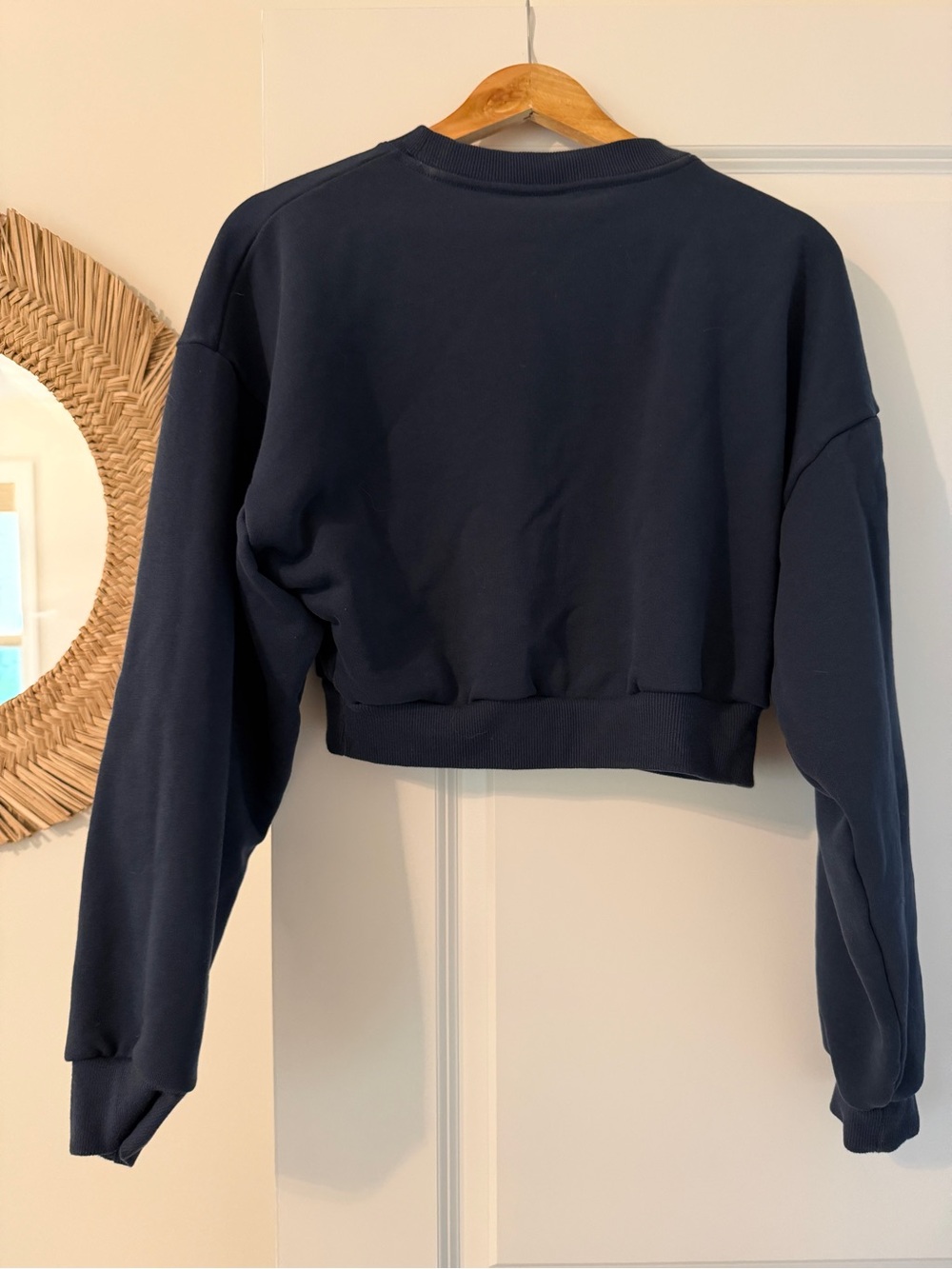 ALO Yoga Navy Cropped Accolade Sweatshirt - Picture 2 of 3